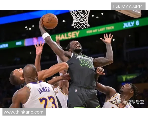 森林狼与湖人精彩对决回顾分析赛场瞬间与球员表现全景解读