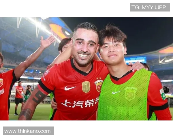 一米九的足球明星因冲突事件被指控打人引发媒体热议与球迷关注